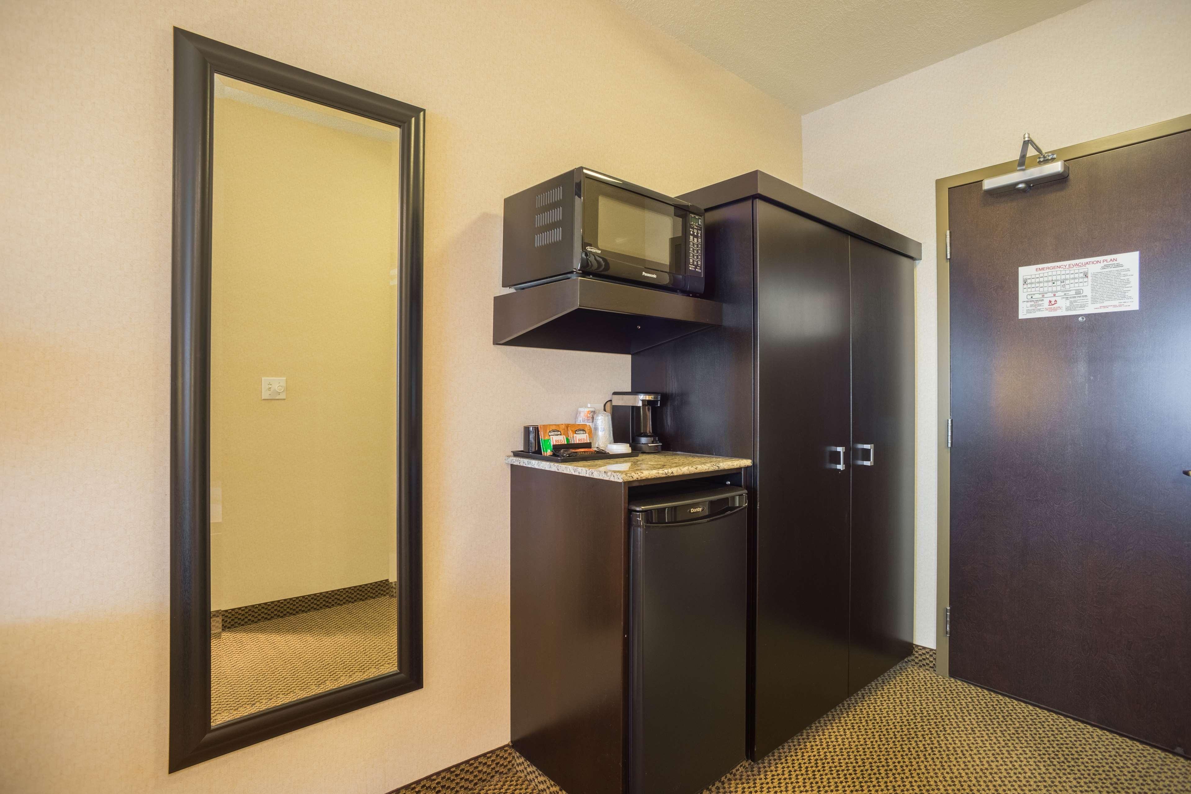 Best Western Plus The Inn At St Albert Saint Albert Extérieur photo